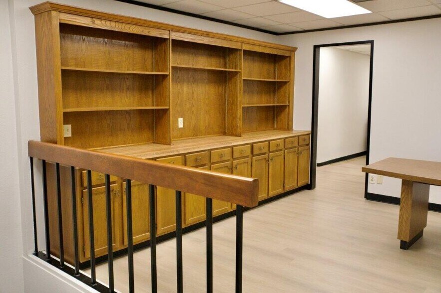 More Photos Of 9818 Whithorn Dr, Houston Office For Sale