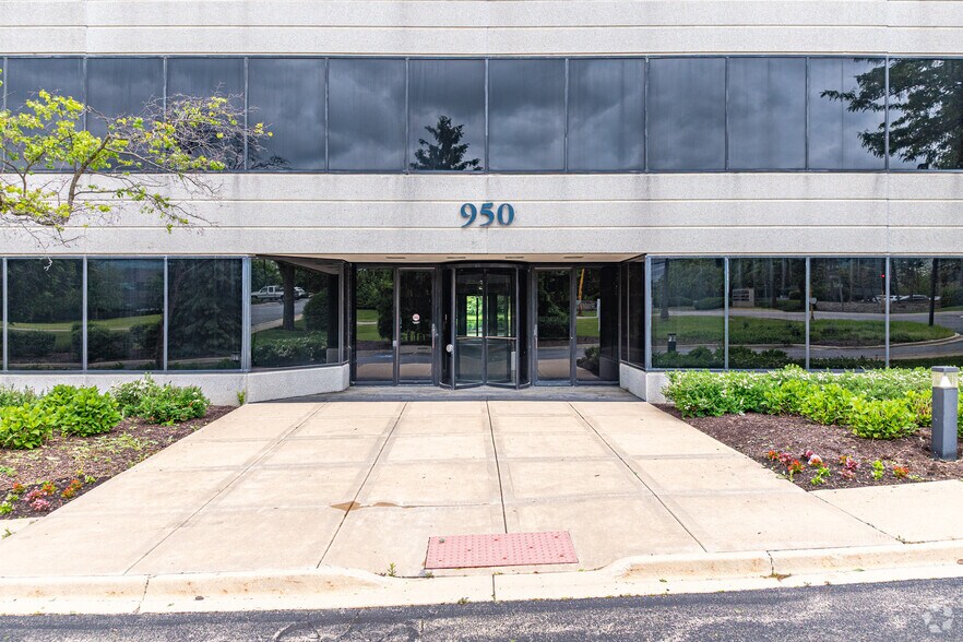 More Photos Of 950 Warrenville Rd, Lisle Office For Lease