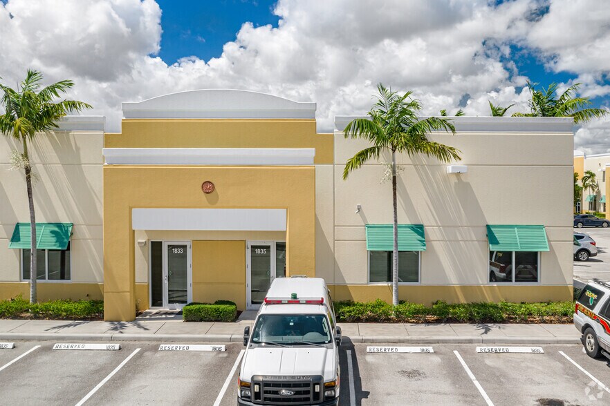 More Photos Of 1801-1867 Banks Rd, Margate Office For Lease