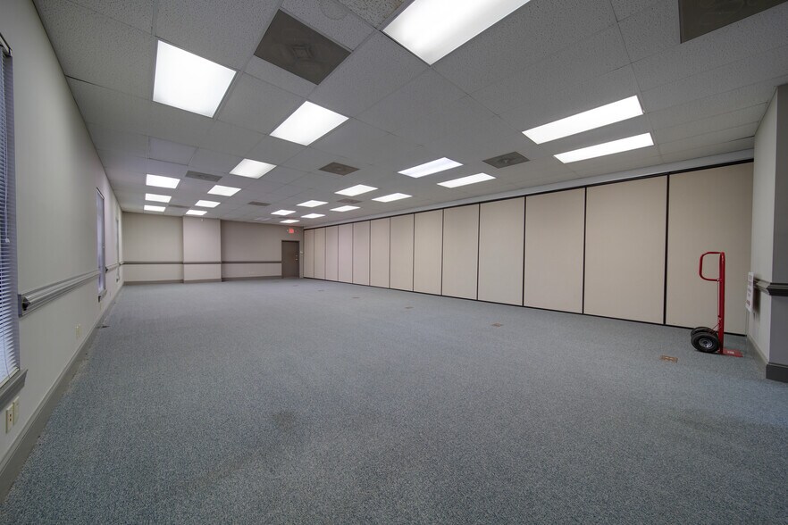 More Photos Of 322 S Main St, Lancaster Medical For Sale