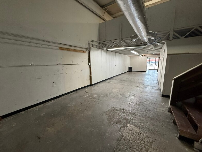 More Photos Of 5308 N Middlebrook Pike, Knoxville Light Manufacturing For Lease