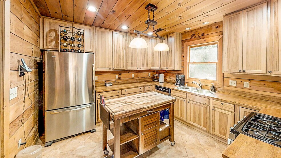 More Photos Of 57 Hemlock Ridge Ln, Catawba Lodge Meeting Hall For Sale