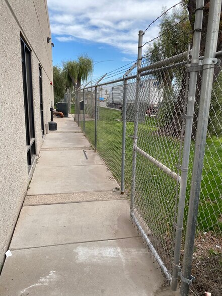 More Photos Of 2401 Portico Blvd, Calexico Warehouse For Lease