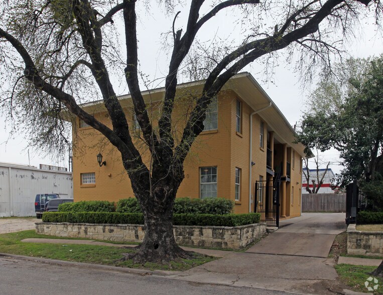 Primary Photo Of 2030 Portsmouth St, Houston Apartments For Sale