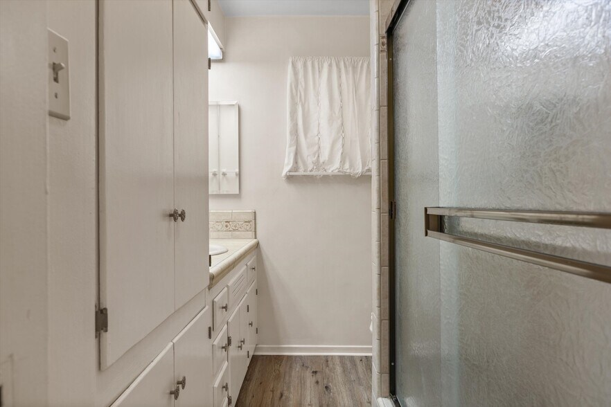 More Photos Of 16 Tobias St, Kernville Storefront Retail Residential For Sale