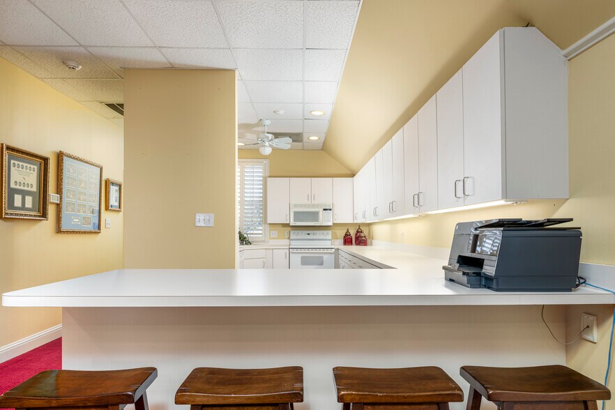 More Photos Of 2308 Michigan Ct, Arlington Office For Sale