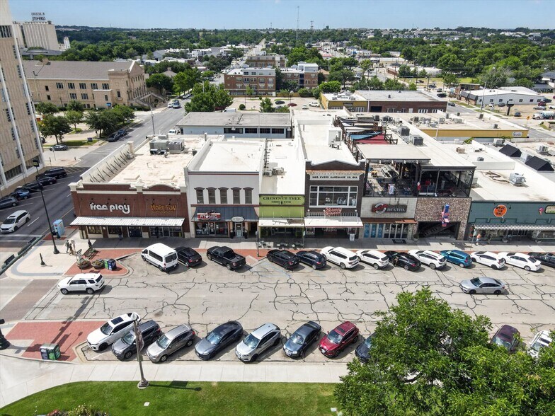 More Photos Of 107 W Hickory St, Denton General Retail For Sale