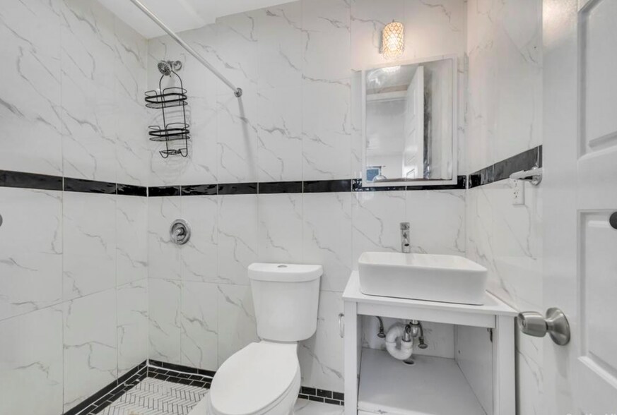 More Photos Of 12511 101st Ave, South Richmond Hill Apartments For Sale