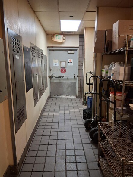 More Photos Of 605 S 10th St, Burlington General Retail For Sale
