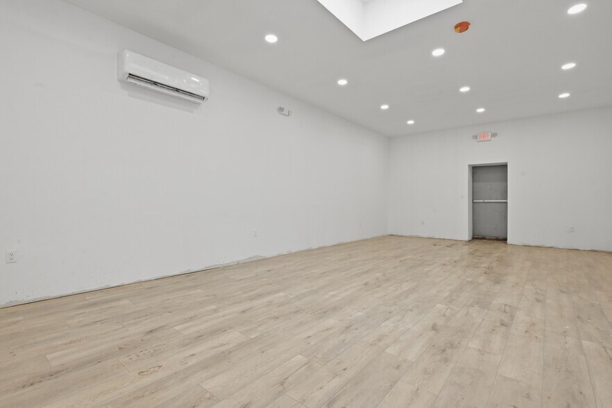 More Photos Of 1621-1623 Grand Ave, North Baldwin Storefront For Lease