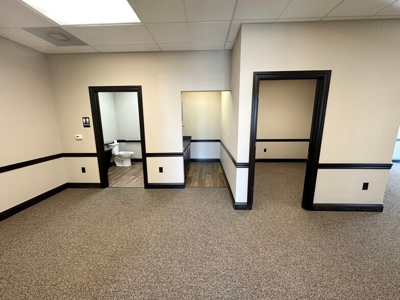 More Photos Of 7540 Sawmill Pky, Powell Medical For Sale