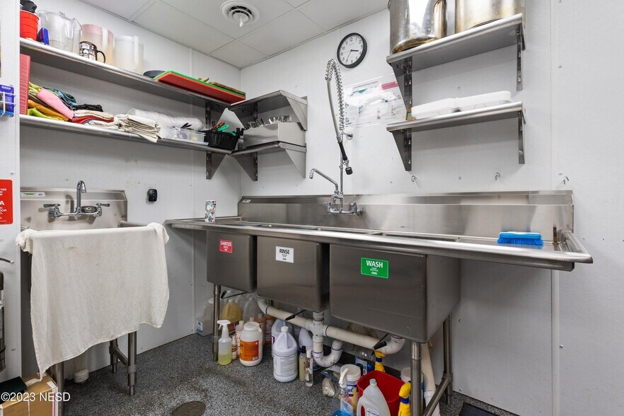 More Photos Of 411 3rd Ave, Clear Lake Restaurant For Sale