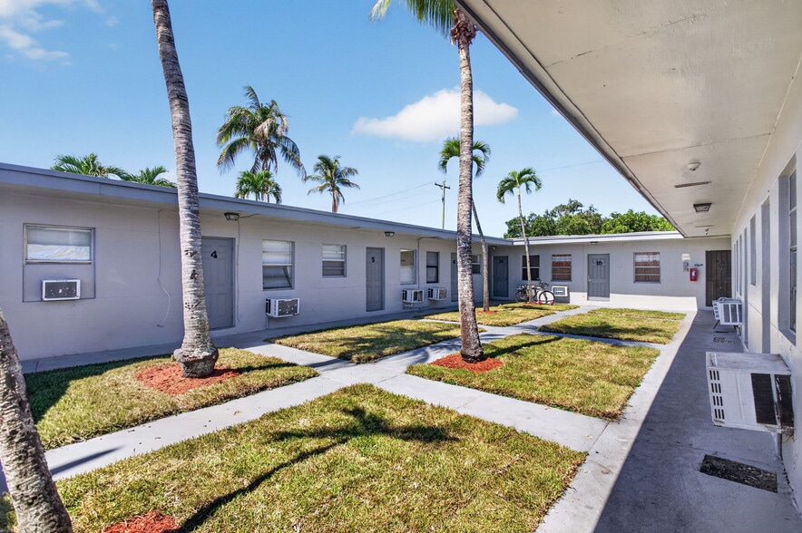 More Photos Of 821-825 NW 10th Ter, Fort Lauderdale Apartments For Sale