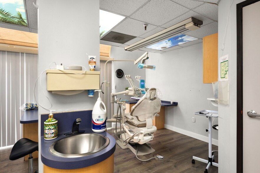 More Photos Of 1001 B Ave, Coronado Medical For Lease