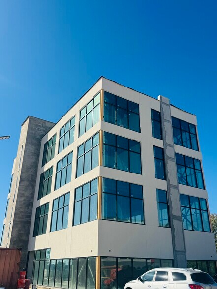 More Photos Of 851 N Central, McKinney Medical For Sale