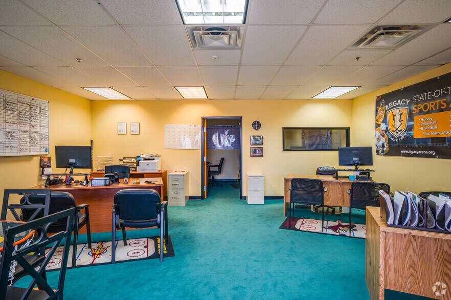 More Photos Of 711 E Carefree Hwy, Phoenix Unknown For Lease