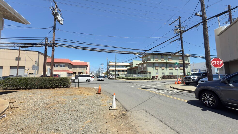 More Photos Of 524 Mokauea St, Honolulu Warehouse For Lease