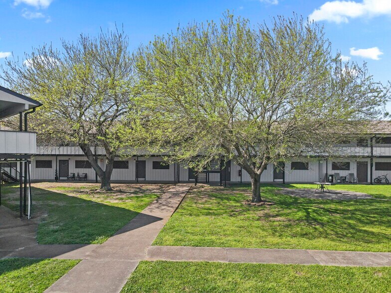 More Photos Of 2345 Nall St, Port Neches Apartments For Sale