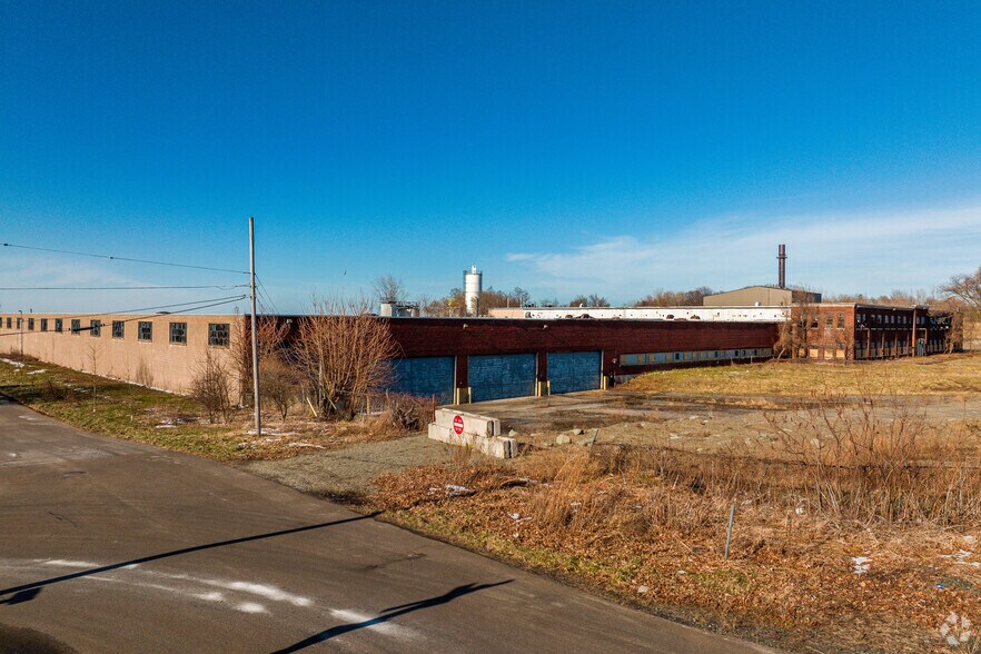 More Photos Of 91 Michell St, Oswego Warehouse For Sale