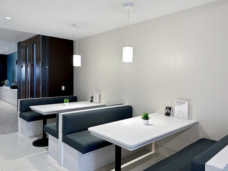 More Photos Of 11740 Katy Fwy, Houston Coworking Space