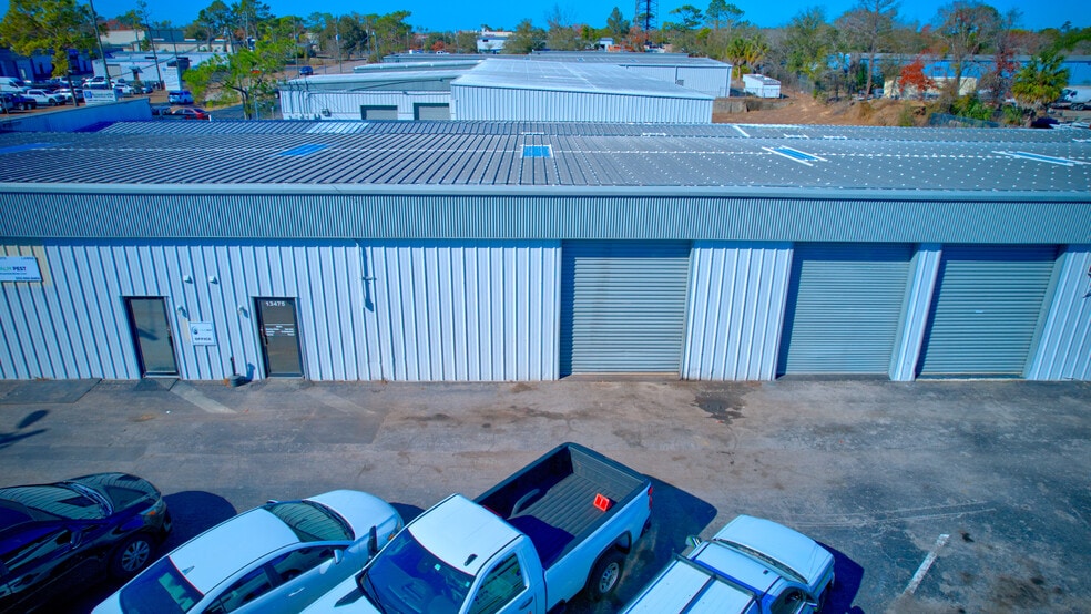More Photos Of 13400-13499 Chambord St, Brooksville Manufacturing For Lease