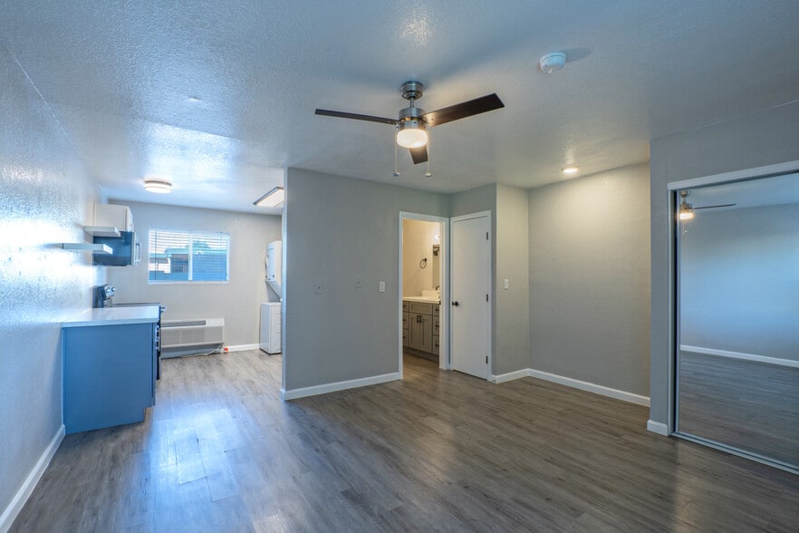 More Photos Of 2020 W Orangewood Ave, Phoenix Apartments For Sale