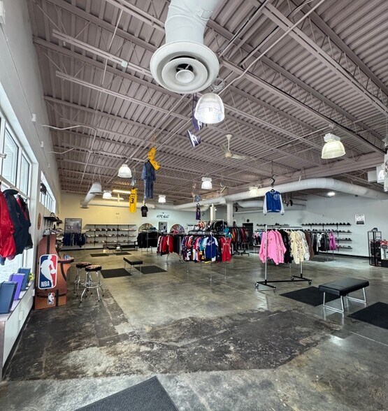 More Photos Of 1447 E Main St, Brownsburg Unknown For Lease