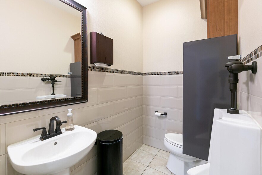 More Photos Of 1890 W Littleton Blvd, Littleton Office For Sale