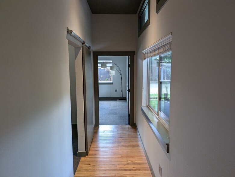 More Photos Of 3906 Menchaca Rd, Austin Medical For Lease