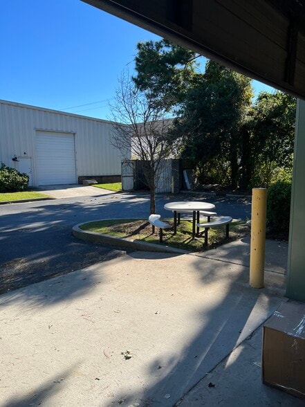 More Photos Of 547 Long Point Rd, Mount Pleasant Flex For Lease