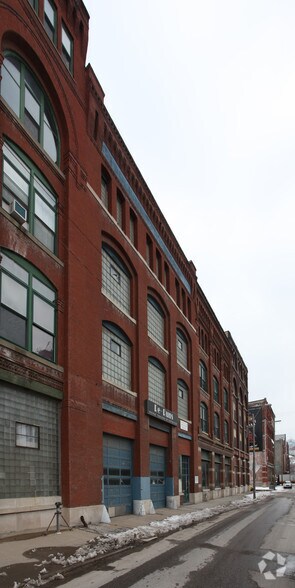 More Photos Of 1408 W 12th St, Kansas City Warehouse For Lease