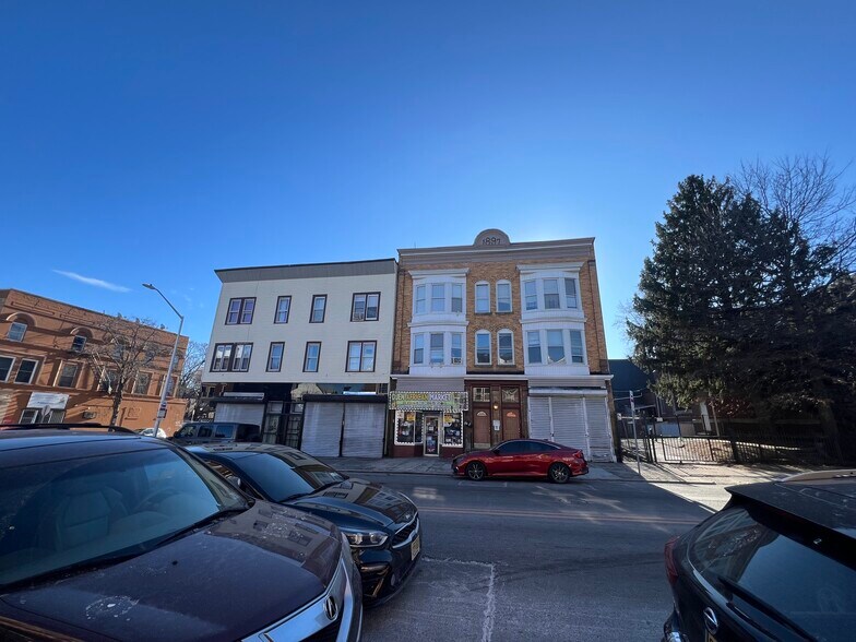 More Photos Of 304-306 S Orange Ave, Newark Storefront Retail Residential For Sale