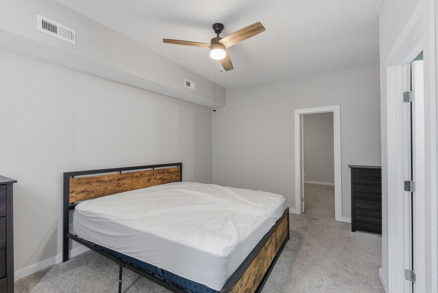 More Photos Of 302 N Main St, Newton Office Residential For Sale