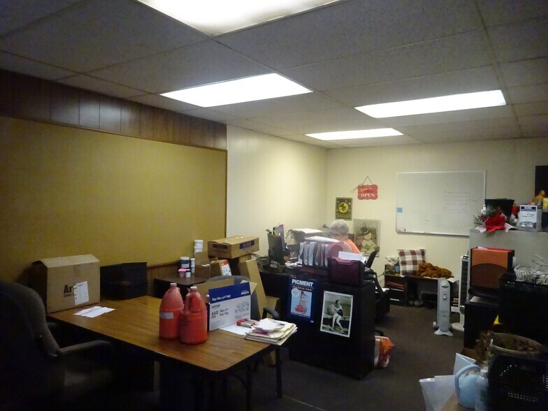 More Photos Of 3146 Marion St, Laureldale Manufacturing For Sale