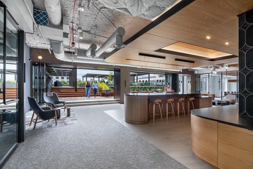 More Photos Of 5404 Wisconsin Ave, Chevy Chase Office For Lease