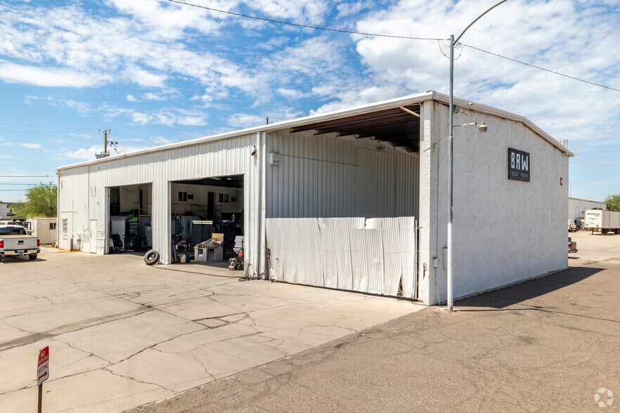 More Photos Of 1315 E Gibson Ln, Phoenix Warehouse For Lease