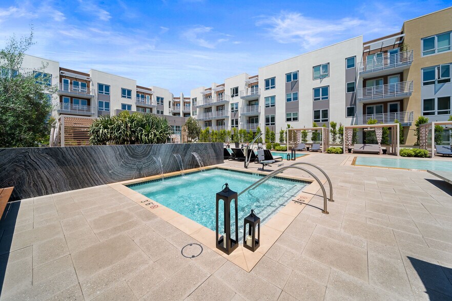 More Photos Of 585 Anton Blvd, Costa Mesa Apartments For Lease