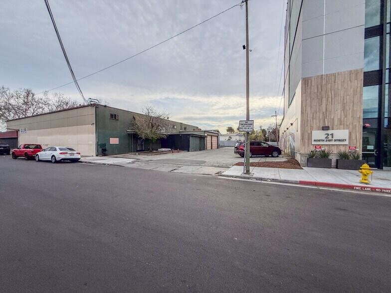More Photos Of 995 E Santa Clara St, San Jose Storefront For Lease