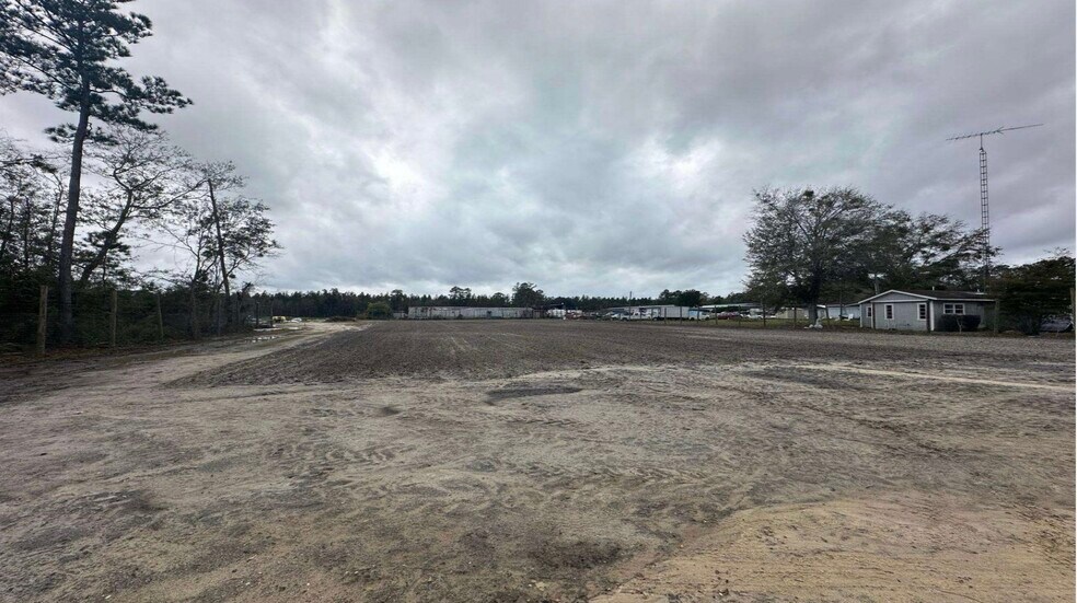 More Photos Of 20065 SE Hawthorne Rd, Hawthorne Warehouse For Lease
