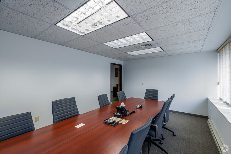 More Photos Of 111-121 Roberts St, East Hartford Business Park For Lease