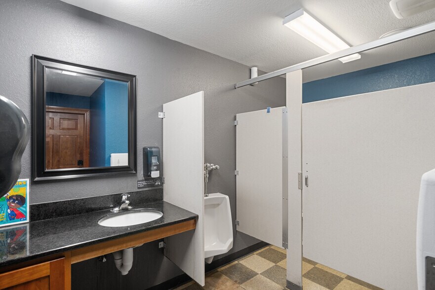 More Photos Of 125 N Newton St, Middleton Restaurant For Sale