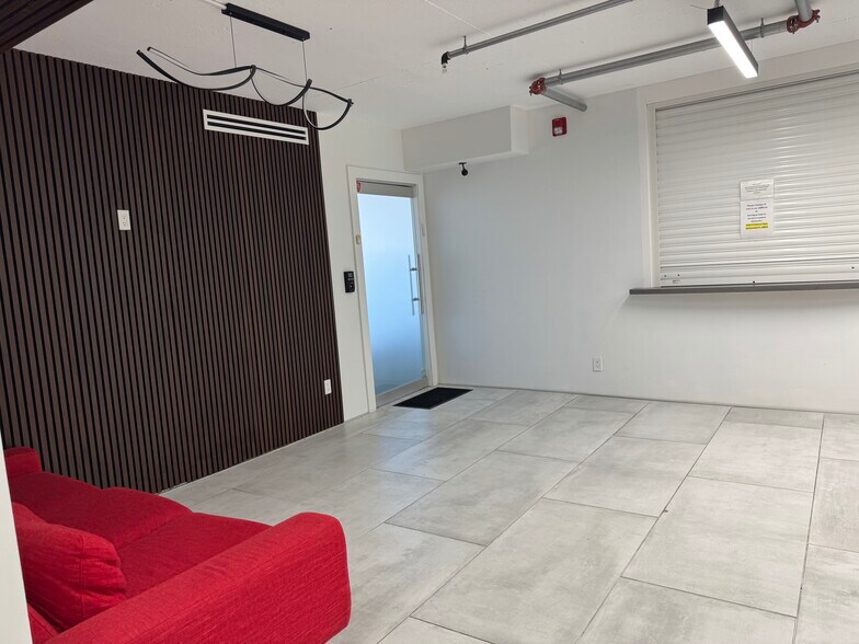 More Photos Of 1720 Harrison St, Hollywood Office Residential For Sale