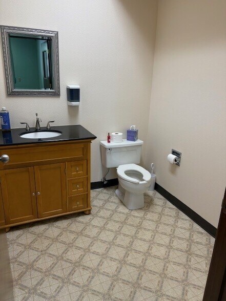 More Photos Of 24461 Welches Rd, Welches Medical For Lease