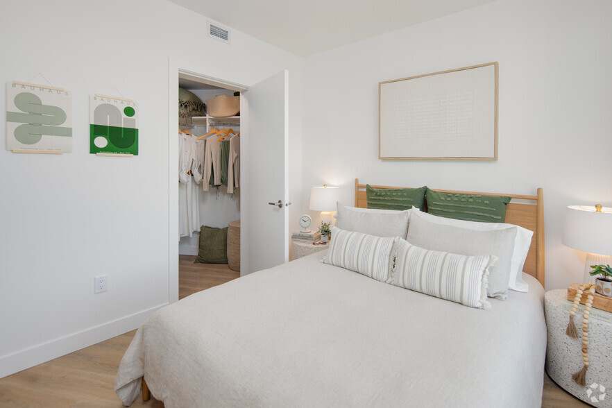 More Photos Of 515 Cottonwood Av, Coquitlam Apartments For Lease