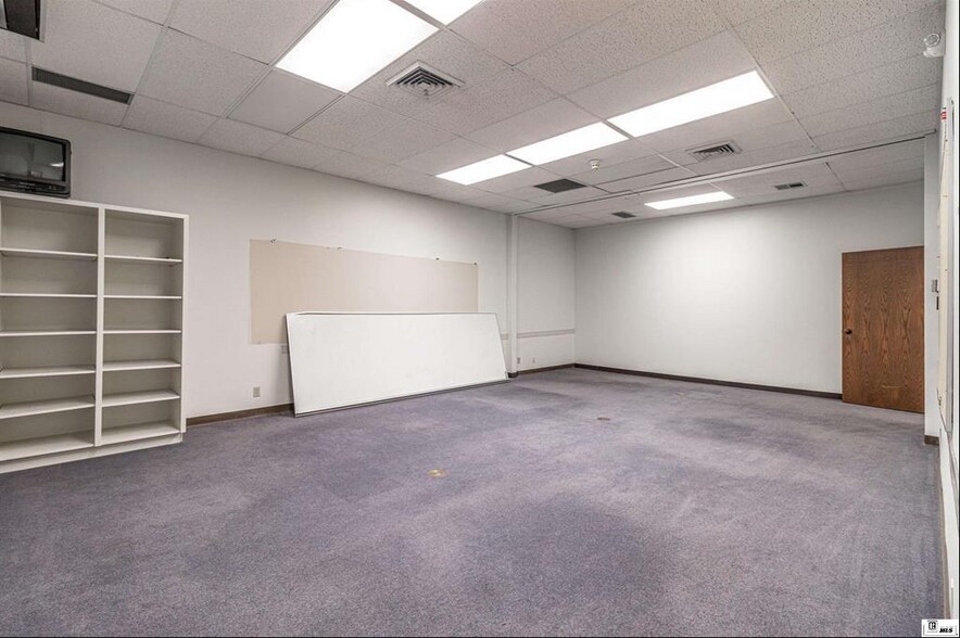 More Photos Of 235 DeSiard St, Monroe Office For Lease