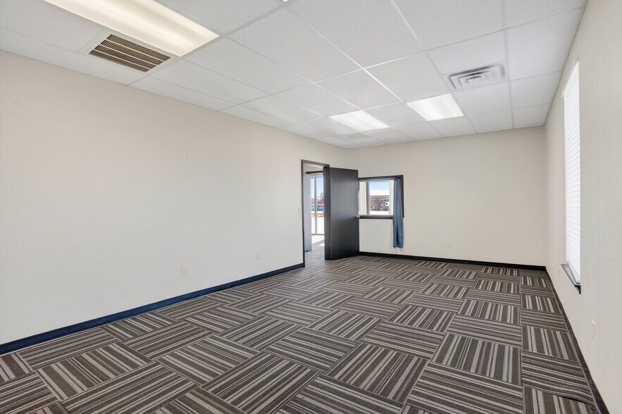 More Photos Of 17311 NE 23rd St, Choctaw Office For Lease