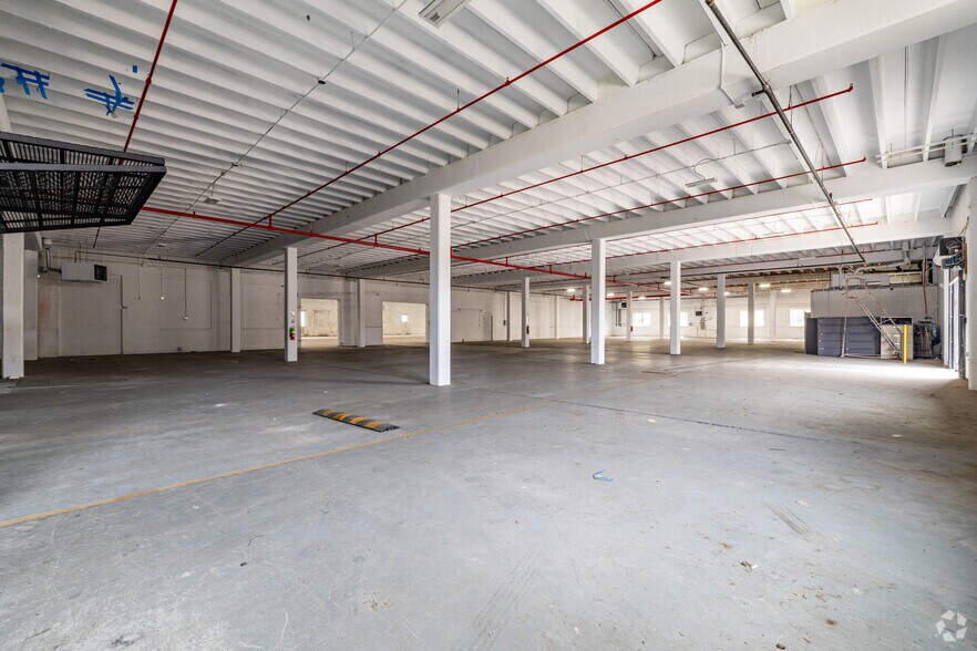 More Photos Of 41 Bancker St, Englewood Warehouse For Lease