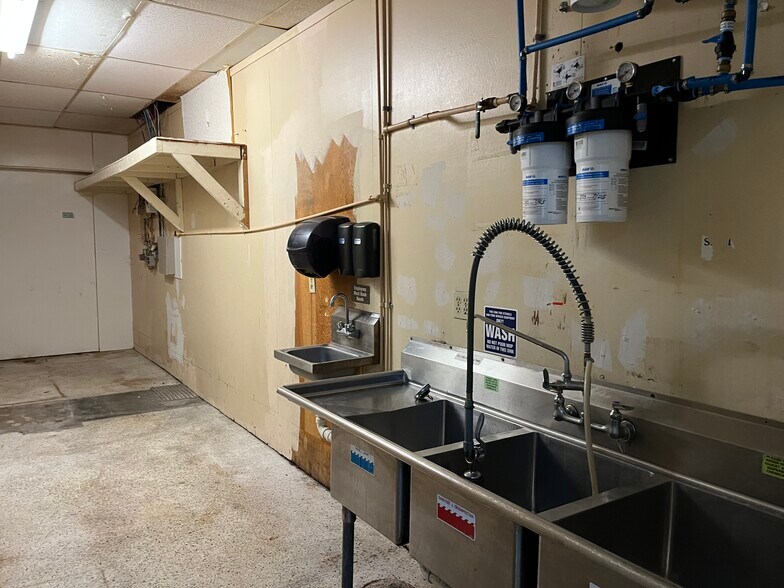 More Photos Of 4833 Coronado Pky, Cape Coral Convenience Store For Sale