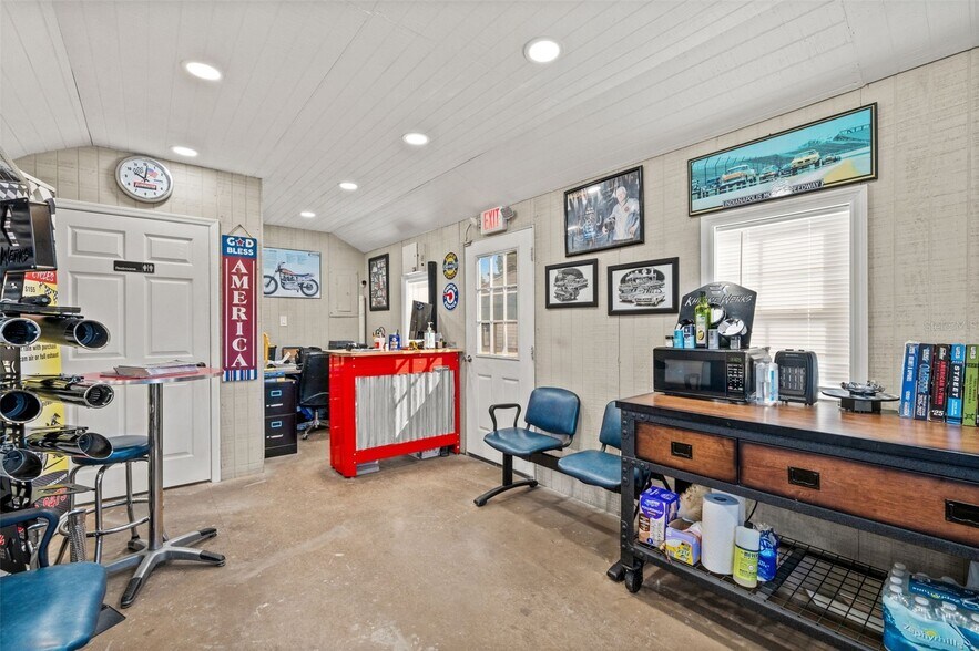 More Photos Of 9539 State Road 52, Hudson Flex For Sale