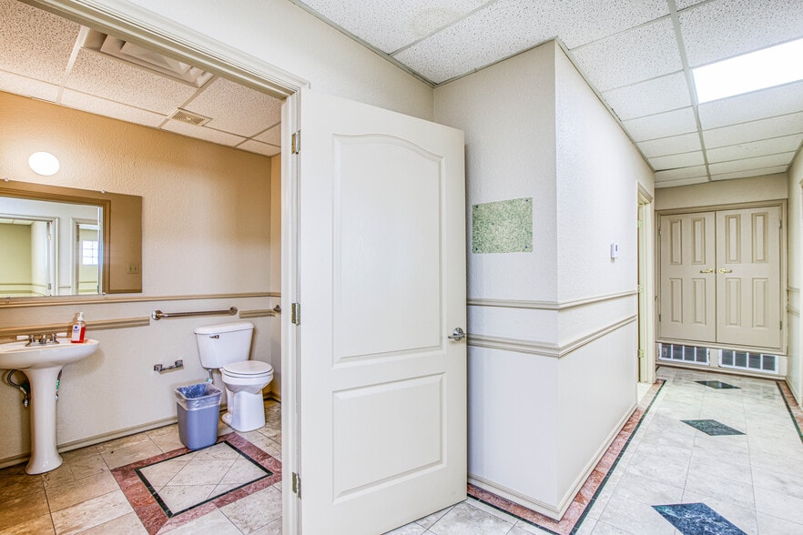 More Photos Of 361 Vinton Rd, Anthony Medical For Lease